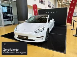 Pearl white multicoat Gebraucht 2021 Tesla Model 3 RWD Limousine | 25.000 € (Fairer Preis)