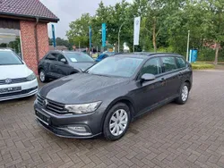 Grau Gebraucht 2022 VW Passat Kombi | 21.890 € (Guter Preis)