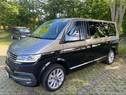 Schwarz Gebraucht 2022 VW Multivan Van | 51.950 € (Teuer)