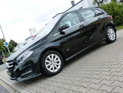 Schwarz Gebraucht 2015 Mercedes B180 Style Van / Kleinbus | 13.990 € (Guter Preis)