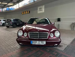 Rot Gebraucht 1996 Mercedes E230 Elegance Limousine | 4.790 € (Etwas zu teuer)