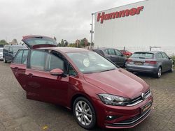 Rot Gebraucht 2018 VW Golf Sportsvan Join Van / Kleinbus | 16.999 € (Fairer Preis)