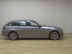Grau Gebraucht 2023 BMW 320 Shadowline Kombi | 27.480 € (Superpreis)