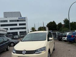 Gelb Gebraucht 2016 VW Sharan Trendline Van / Kleinbus | 5.700 €