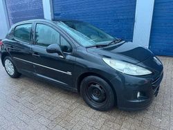 Schwarz Gebraucht 2011 Peugeot 207 Limousine | 1.331 €