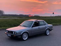 Silber Gebraucht 1987 BMW 318 Limousine | 12.000 €