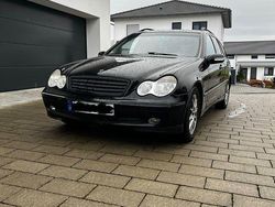 Schwarz Gebraucht 2001 Mercedes C200 Avantgarde Kombi | 1.299 € (Fairer Preis)