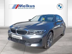 Grau Gebraucht 2021 BMW 318 Advantage Limousine | 27.870 € (Fairer Preis)