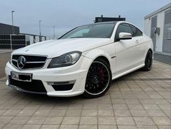 Weiß Gebraucht 2013 Mercedes C63 AMG AMG Coupé | 35.900 € (Fairer Preis)