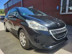 Schwarz perla neram schutzlack Gebraucht 2014 Peugeot 208 Access Kleinwagen | 3.300 € (Fairer Preis)