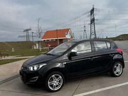 Schwarz Gebraucht 2014 Hyundai i20 Edition Kleinwagen | 5.000 € (Guter Preis)