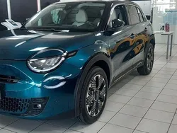 Schwarz Neu 2024 Fiat 600 La Prima SUV | 32.940 € (Etwas zu teuer)