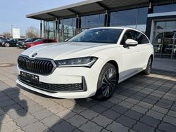 Weiß Gebraucht 2024 Skoda Superb LAURIN & KLEMENT Limousine | 39.980 € (Fairer Preis)