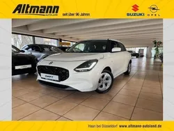 Pure white pearl metallic Neu 2024 Suzuki Swift Comfort Limousine | 21.990 €