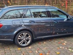 Grau Gebraucht 2016 Mercedes E220 Avantgarde Kombi | 15.000 € (Etwas zu teuer)