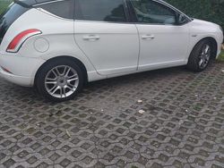 Weiß Gebraucht 2014 Lancia Delta Limousine | 2.500 €