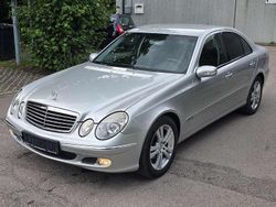 Silber Gebraucht 2004 Mercedes E240 Elegance Limousine | 5.999 € (Fairer Preis)