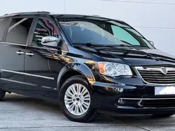 Schwarz Gebraucht 2013 Lancia Voyager Platinum Van / Kleinbus | 18.497 €
