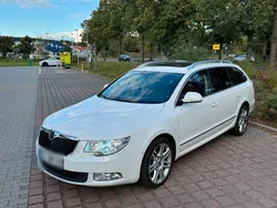 Weiß Gebraucht 2011 Skoda Superb Kombi | 4.800 € (Superpreis)