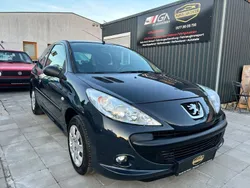 Grau Gebraucht 2009 Peugeot 206+ Basis Kleinwagen | 2.300 € (Etwas zu teuer)