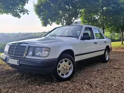 Weiß Gebraucht 1987 Mercedes E200 Limousine | 6.095 €