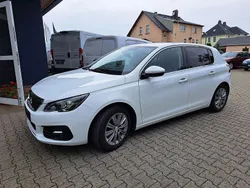 Weiß Gebraucht 2021 Peugeot 308 Allure Limousine | 13.990 € (Superpreis)