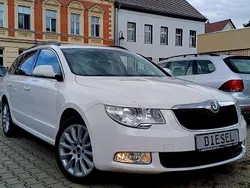 Weiß Gebraucht 2012 Skoda Superb Kombi | 12.222 € (Teuer)