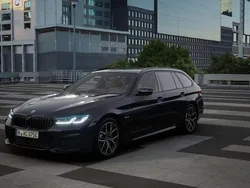 M carbonschwarz metallic Gebraucht 2022 BMW 530e M Sport Kombi | 38.755 € (Teuer)