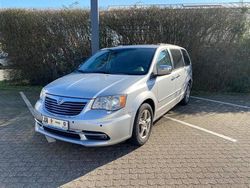 Silber Gebraucht 2012 Lancia Voyager Van / Kleinbus | 17.900 €