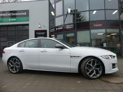 Yulong white (metallic) Gebraucht 2018 Jaguar XE R-Sport Limousine | 17.800 € (Guter Preis)