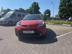 Chili red Gebraucht 2024 Toyota Aygo Team Kleinwagen | 16.590 € (Etwas zu teuer)