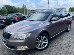 Grau Gebraucht 2012 Skoda Superb Comfort Kombi | 3.490 € (Superpreis)