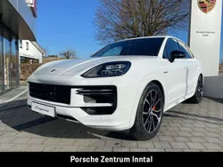 Carraraweissmetallic Gebraucht 2024 Porsche Cayenne Turbo E-Hybrid SUV | 189.690 € (Guter Preis)
