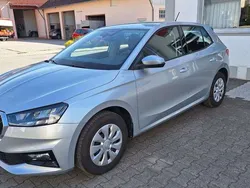 Brilliantsilber metallic Gebraucht 2024 Skoda Fabia Selection Limousine | 15.900 € (Guter Preis)
