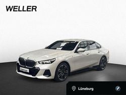 Mineralweiß (weiß) Gebraucht 2025 BMW 520 Comfort Edition Limousine | 47.990 € (Guter Preis)