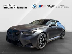 Grau Neu 2025 BMW M5 Exclusive Limousine | 146.900 € (Fairer Preis)