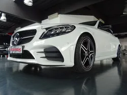 Weiß Gebraucht 2018 Mercedes C220 AMG line Limousine | 28.100 € (Teuer)