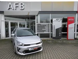 Silber Neu 2024 Kia Rio Comfort Limousine | 16.990 € (Etwas zu teuer)