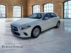 Unilack polarweiß Gebraucht 2022 Mercedes A180 Limousine | 23.800 € (Fairer Preis)