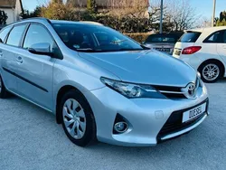 Silber Gebraucht 2014 Toyota Auris Touring Sports Cool Kombi | 5.850 € (Fairer Preis)