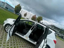 Weiß Gebraucht 2012 Opel Meriva Van / Kleinbus | 5.999 € (Fairer Preis)