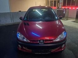 Rot Gebraucht 2008 Peugeot 206 Kleinwagen | 2.199 €