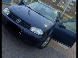 Blau Gebraucht 2002 VW Golf IV Kleinwagen | 1.000 € (Fairer Preis)