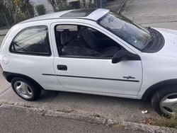 Weiß Gebraucht 1995 Opel Corsa Swing Kleinwagen | 2.000 €