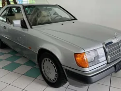 Silber Gebraucht 1991 Mercedes 200 Coupé | 19.990 €