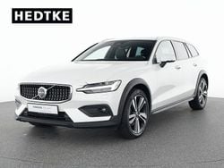 Weiß Gebraucht 2023 Volvo V60 CC Ultimate Kombi | 44.550 € (Teuer)