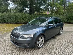 Grau Gebraucht 2015 Skoda Octavia Elegance Kombi | 7.900 € (Guter Preis)