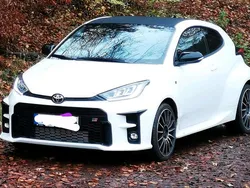 Weiß Gebraucht 2021 Toyota Yaris Limousine | 26.000 € (Superpreis)