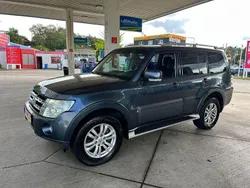 Grau Gebraucht 2007 Mitsubishi Pajero Intense SUV | 7.799 € (Etwas zu teuer)