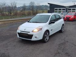 Weiß Gebraucht 2010 Renault Clio II Night&Day Limousine | 1.995 € (Guter Preis)